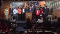 Legisladores del partido Demócrata presentaron un proyecto de ley para proteger y legalizar a todos los jóvenes inmigrantes que llegaron al...