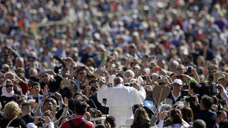 Papa Francisco entre multitudes
