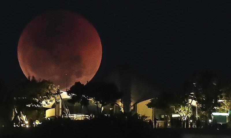 TLMD-Eclipse-total-de-luna-lunar-27-28-de-julio-2018-el-mas-largo-del-siglo-EFE-636683338290419208w