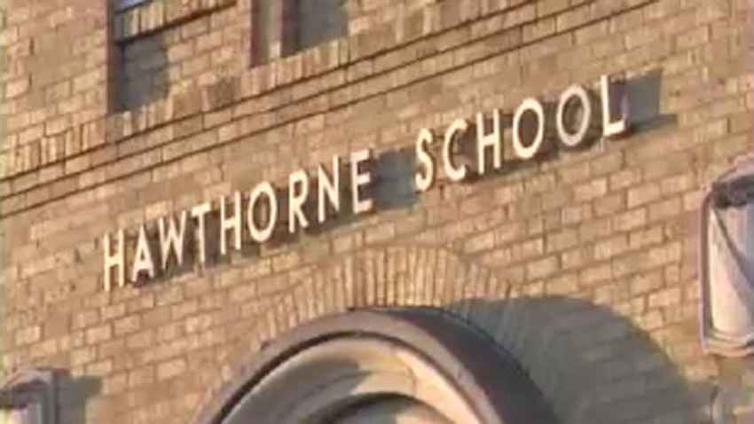 hawthorne-school-exhibicionista