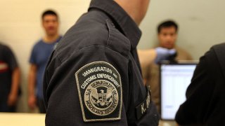 Los inmigrantes se quejaron de las condiciones en un centro de detención en Arizona.