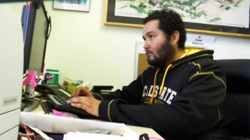 jose-salazar-presidente-estudiantes-cal-state-long-beach-california-indocumentado-pide-sueldo