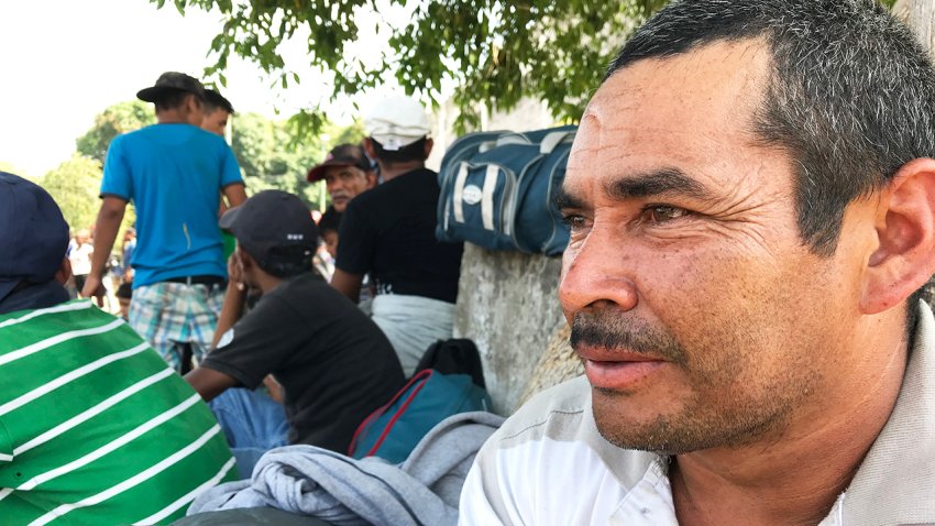 migrantes en suchiate chiapas buscan transporte publico para llegar a frontera eeuu