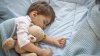 ¿Qué hacer si un niño camina dormido? Una experta lo explica
