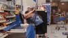 En video: mujeres se van a los golpes en un Walmart tras discusión por distanciamiento social
