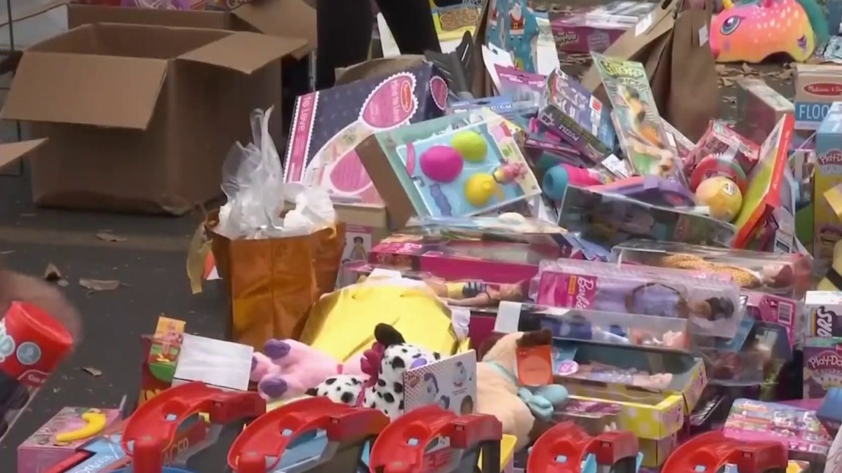 Donan Miles De Regalos Para Ninos Necesitados Despues De Que Sus Juguetes Fueran Robados Telemundo San Antonio 60