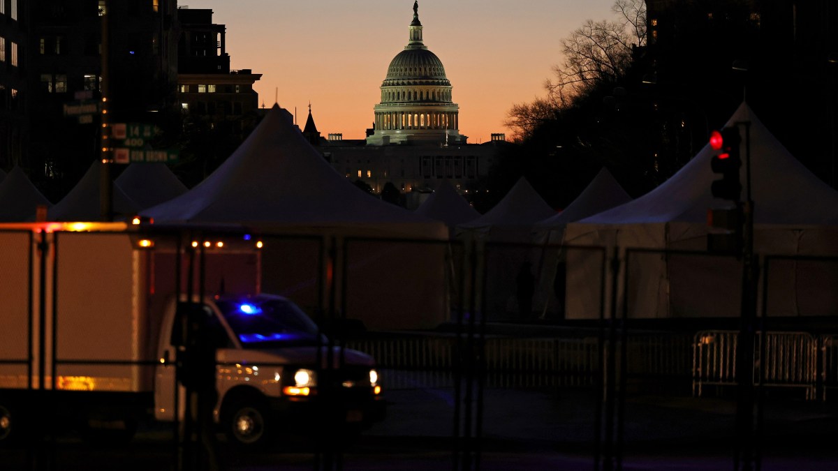 Man with weapons and municipalities arrested at checkpoint for inauguration of Biden – Telemundo San Antonio (60)