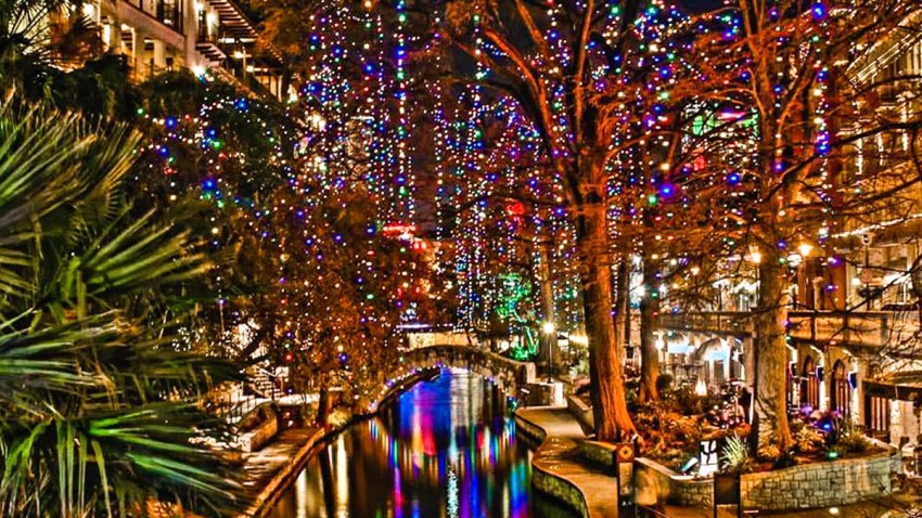 Luces en el River Walk de San Antonio