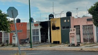 Casa incendiada en Celaya donde asesinaron a tres adultos y un bebé