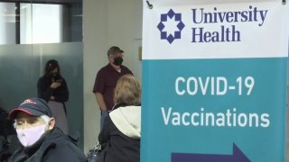 Vacunas contra el COVID-19 de University Health System