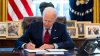 Biden firma orden ejecutiva para promover el acceso al voto