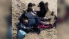 Abandonan a cinco niñas migrantes en un rancho en la frontera de Texas