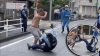 Arresto de locura: hombre con tubo de acero pone a sufrir a policías