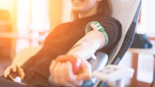 Arizona necesitan cientos de donantes de sangre debido a la escasez durante la pandemia