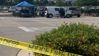 Hallan cuerpo dentro de auto en Walmart de Cibolo