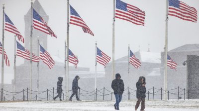 Hasta 18 pulgadas de nieve: tormenta invernal amenaza con causar estragos en la costa este de EEUU
