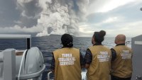 Cancelan advertencia de tsunami en costa de San Diego  tras erupción de volcán submarino en Tonga