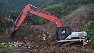 En la imagen un registro de archivo de un alud de tierra provocado por las lluvias en el noreste de Colombia.