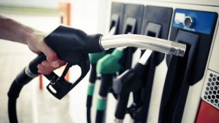 Gasolinera en el valle baja sus precios para ayudar a sus clientes
