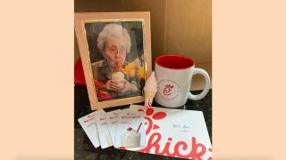 Los regalos que recibió Beth Ann Smith por parte de Chick-fil-A.