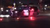 Policía: automovilista se pasa un semáforo en rojo y atropella a un joven hispano