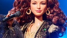 Fotografía cedida hoy por Mattel que muestra una muñeca Barbie en honor a la cantante cubano-estadounidense Gloria Estefan por su 65 cumpleaños. EFE/Mattel