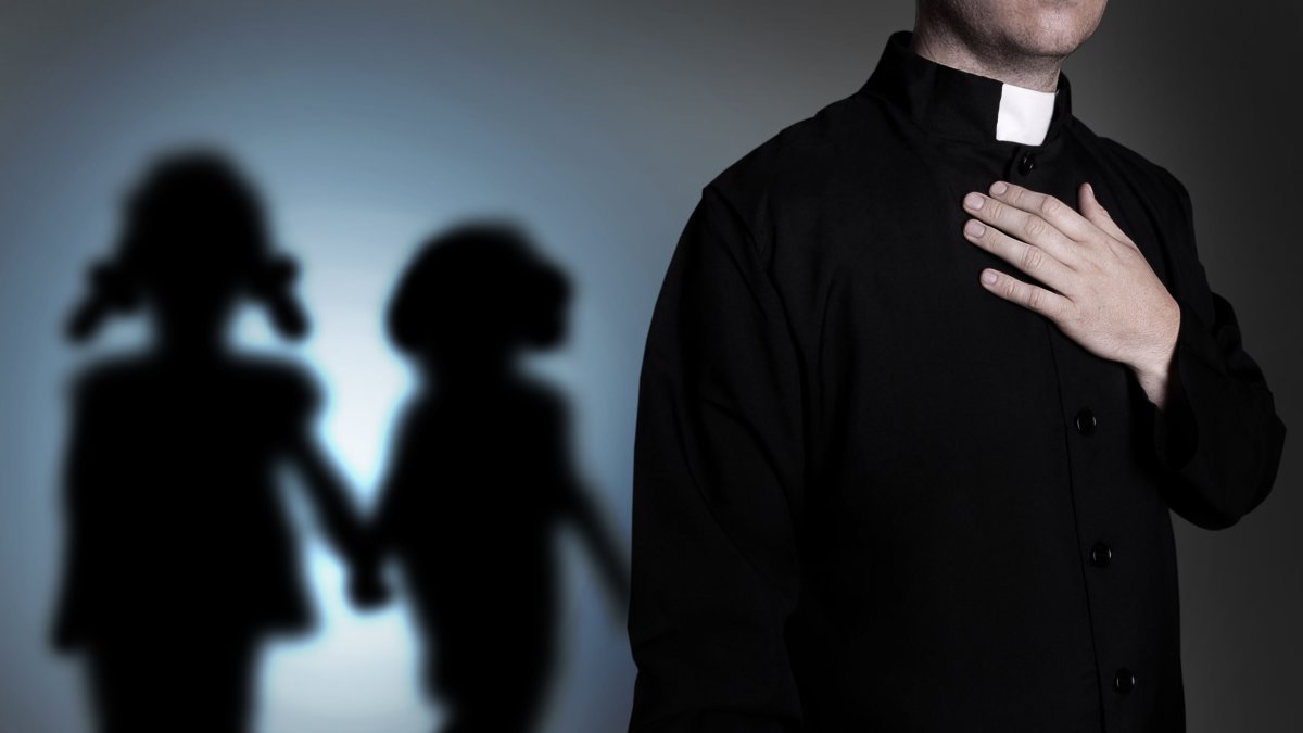 Acusan a conocido sacerdote de abusar sexualmente de un menor en ...