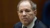 Mujer testifica que Harvey Weinstein la agredió sexualmente en el mismo hotel en 1991 y 2008