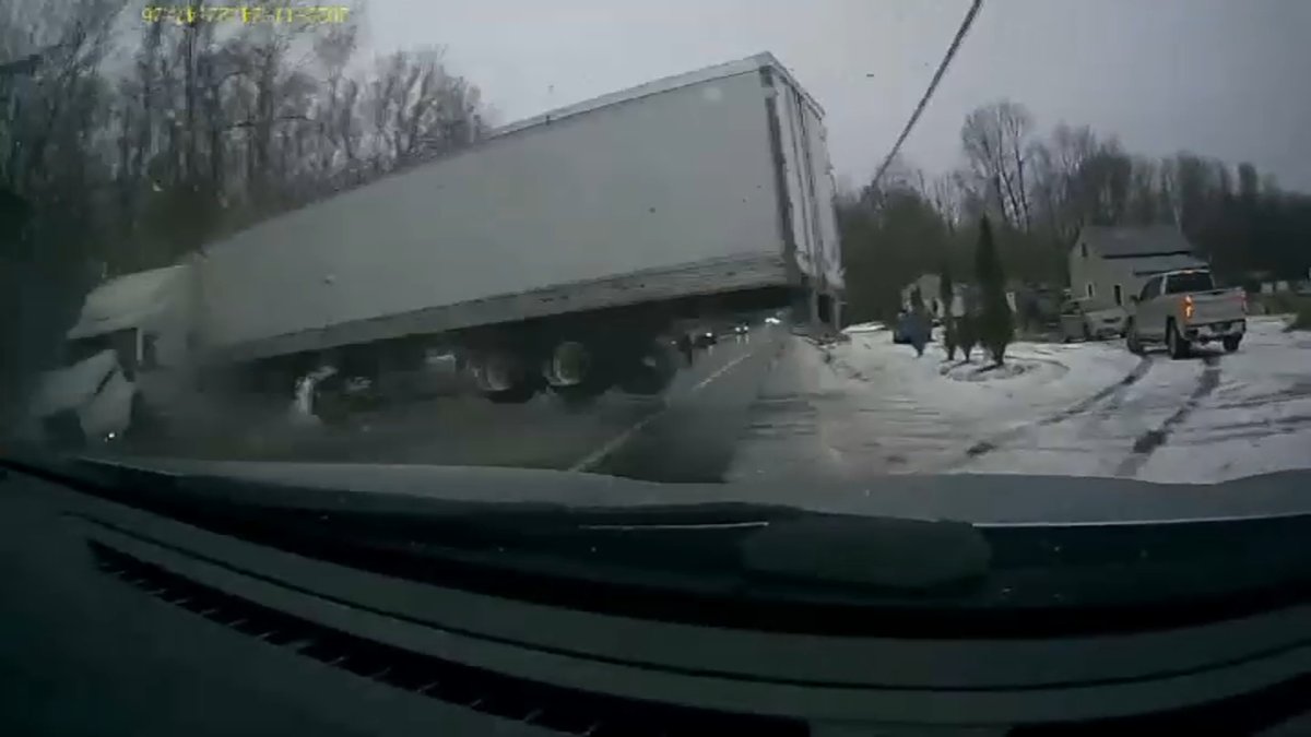 Dramático video camión se resbala en hielo negro en Maine Telemundo