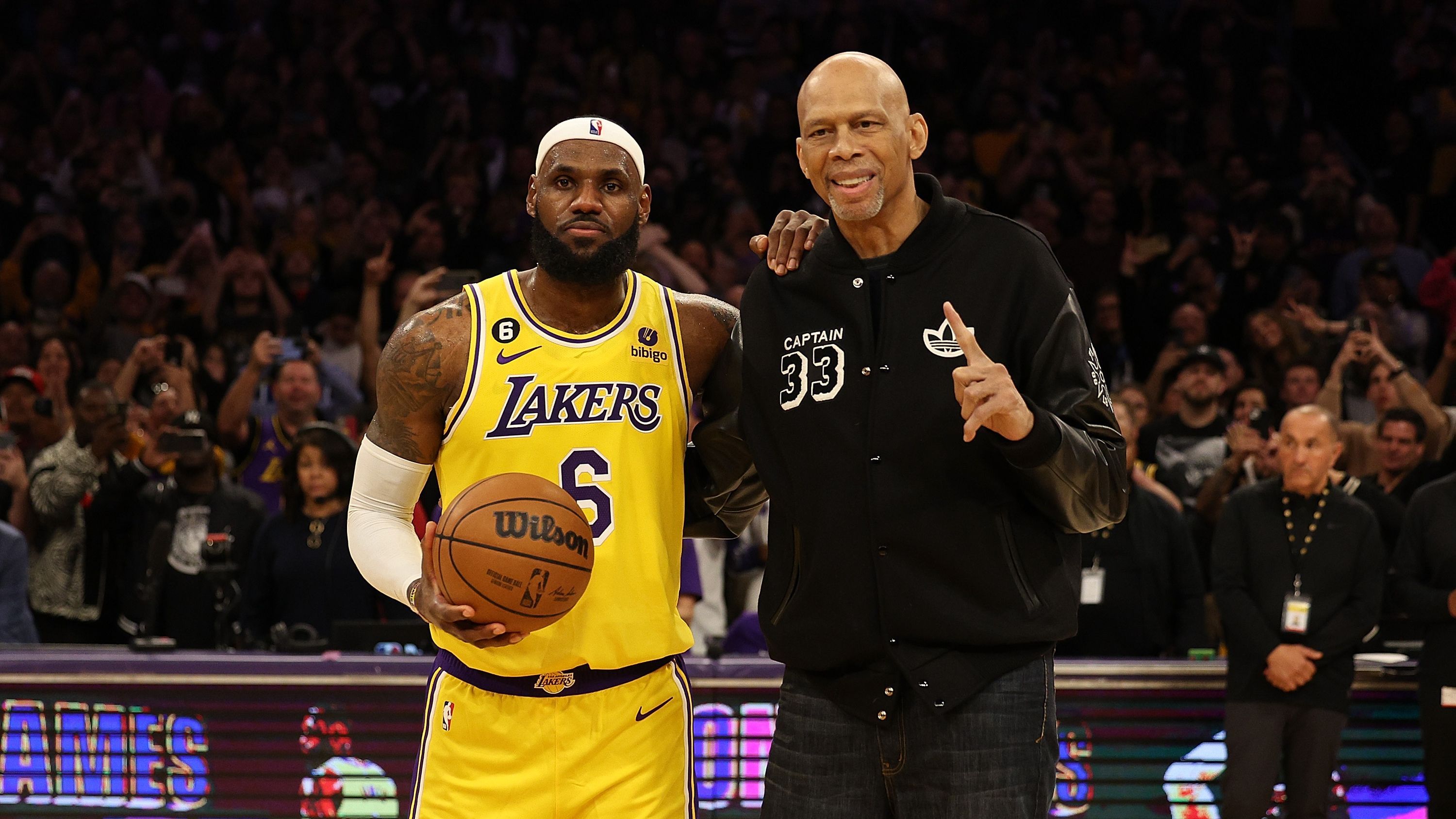 Desde Bad Bunny hasta Jay-Z: famosos pagaron miles por ver a LeBron James hacer historia