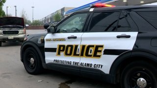 Policía de San Antonio.