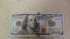 Advierten sobre dinero falso: un billete de $100 fue usado para una compra en Kerrville