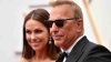 Kevin Costner dice que su esposa, en proceso de divorcio, se niega a mudarse de su casa