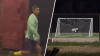 Revelan imagen del sospechoso de un asesinato durante partido de fútbol