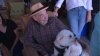 Celebran una fiesta de cachorros para un abuelo de 92 años que sufre la muerte de su perro