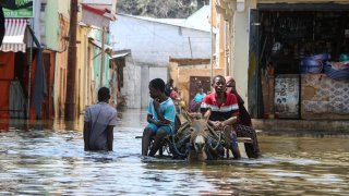Ascienden a 96  los muertos en Somalia por las inundaciones de 'El Niño'