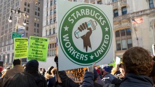 El sindicato de Starbucks convoca una huelga el día en que se prevén las mayores ventas del año