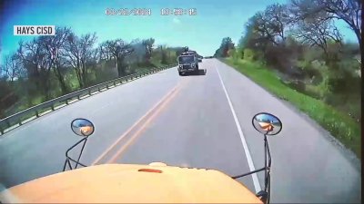 Revelan video de accidente de autobús escolar que dejó dos personas muertas en Texas
