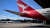 Terror en el aire: un problema técnico obliga a pilotos de Qantas a apagar un motor en pleno vuelo