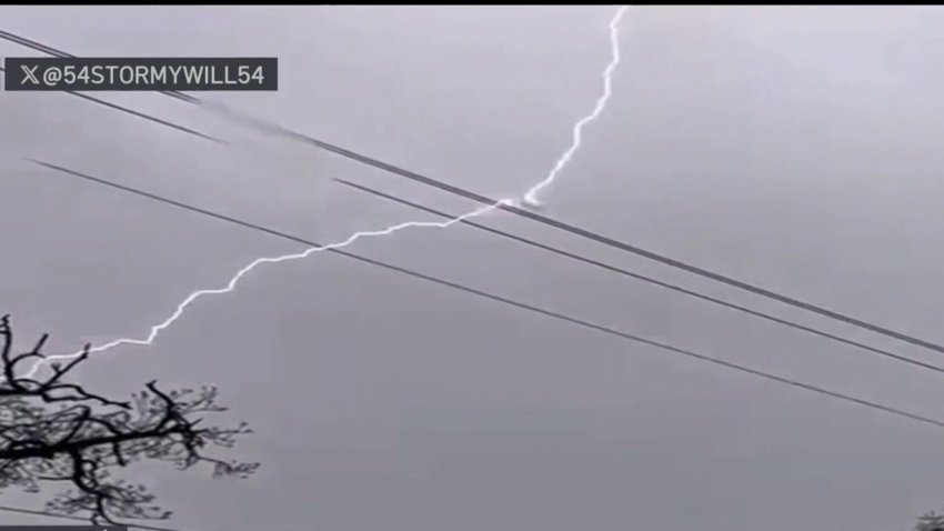 En video: impresionante rayo impacta un avión en pleno vuelo en California