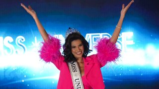 Miss Universo Sheynnis Palacios, de Nicaragua, posa para fotografías en una conferencia de prensa en la Ciudad de México, el 23 de enero de 2024.