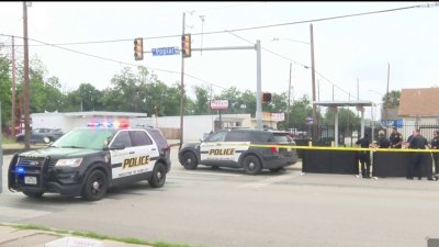 Identifican hombre apuñalado en una parada de autobús en San Antonio