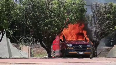 Décimo aniversario de Ayotzinapa: activistas enfrentan a militares