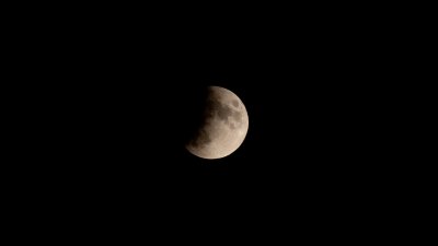 Una superluna y un eclipse lunar: lo que podrás ver este martes en la noche