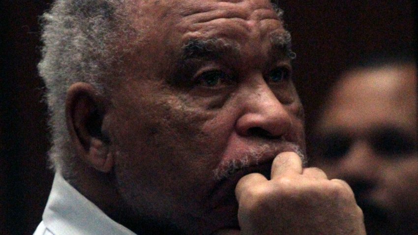 LOS ANGELES, CA – AUGUST 18, 2014:  Samuel Little, who was indicted on charges that he murdered three women in Los Angeles in the 1980s, listens to opening statements as his trial begins on AUGUST 18, 2014.  (Photo by Bob Chamberlin/Los Angeles Times via Getty Images)