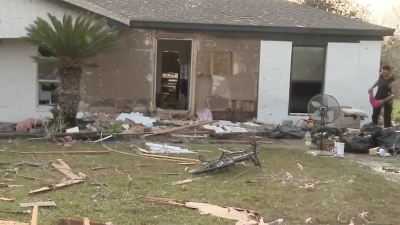 Una persona muerta y varios heridos deja paso devastador de tornado en el condado Brazoria