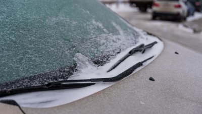 Lluvia helada y posible nieve siguen en el pronóstico por el golpe polar