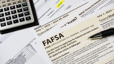 FAFSA: lo que universitarios deben saber sobre solicitudes y requisitos