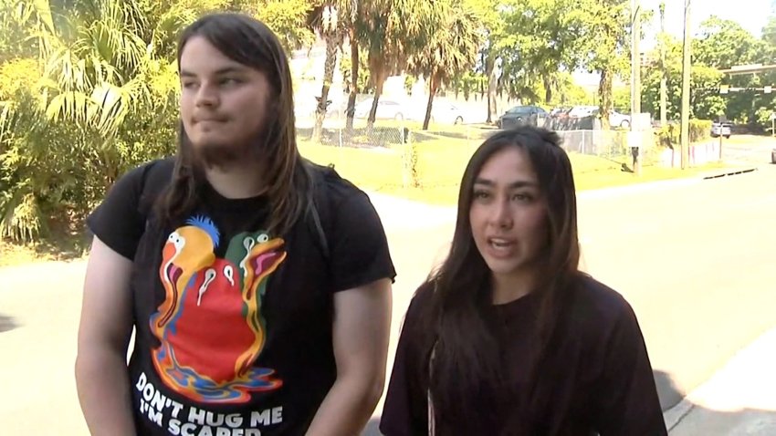 «Histeria colectiva»: los estudiantes de FSU reaccionan ante los disparos e inician un monumento improvisado