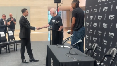 Popovich recibe a Mitch Johnson como entrenador de los San Antonio Spurs